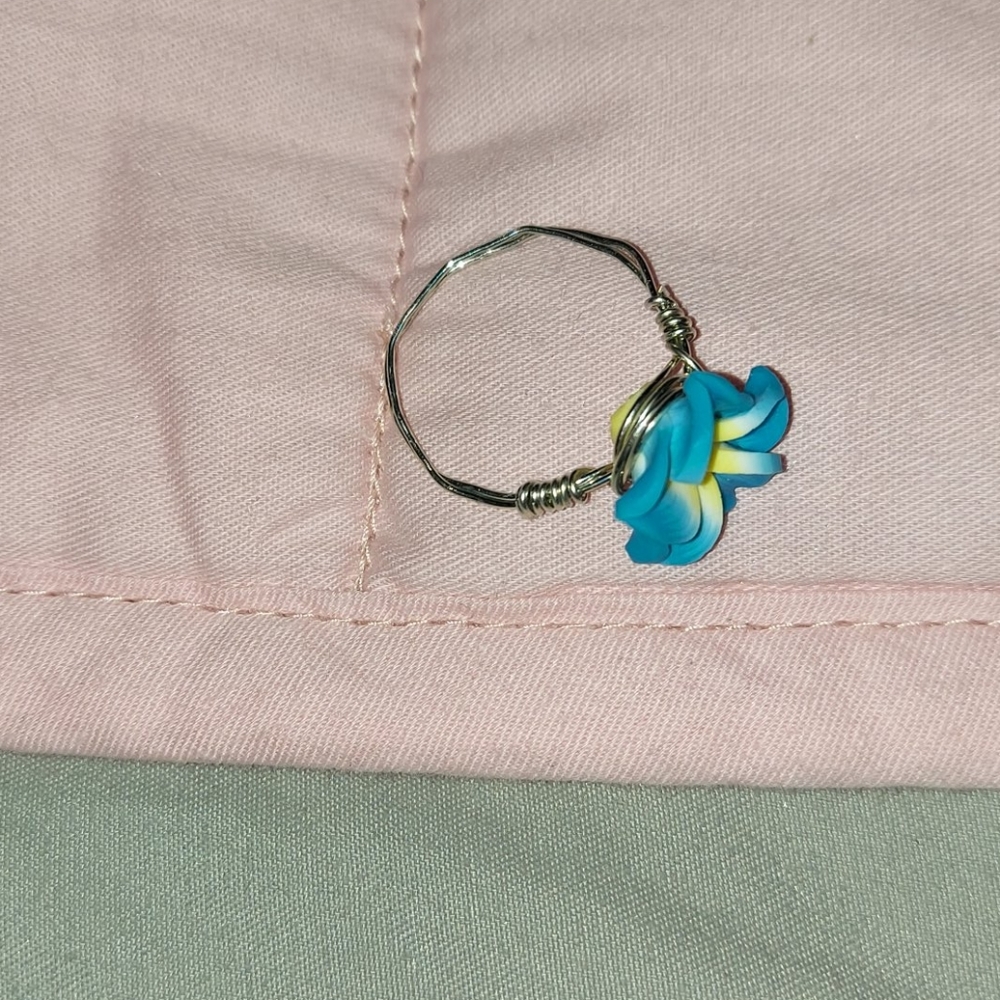 flower ring - Picture 2 of 2